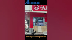 Perpaduan kedua warna cocok dengan gaya dan pengalaman nyaman yang dicari oleh toko Barber