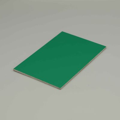 Hijau 1.50X2.44M Panel Komposit Aluminium Ukuran Ekstra Lebar Untuk Dekorasi Bangunan Konstruksi 4MM