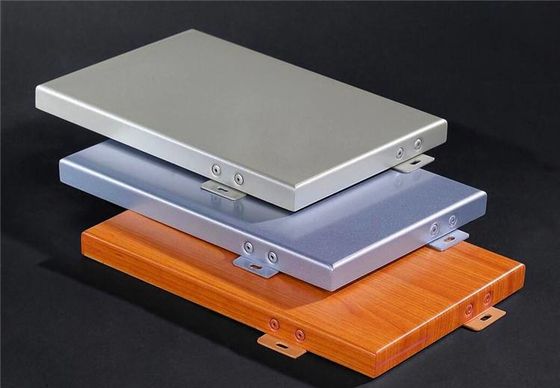 Panel dinding veneer aluminium yang dapat disesuaikan untuk dekorasi interior / eksterior Isolasi khusus yang kuat
