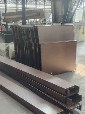 Panel paduan aluminium Warna kopi Anti-multiple Erosi bentuk tidak konvensional Aluminium dinding fasad Fluorokarbon Lapisan upgrade dinding eksterior