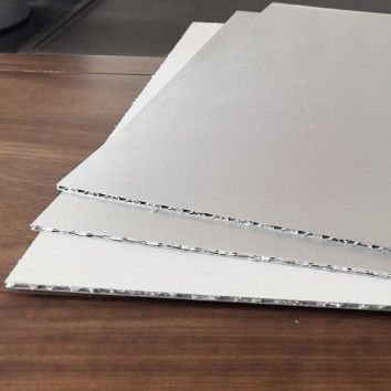 2.0mm Ketebalan Aluminium lembaran bergelombang Termal dan isolasi suara yang sangat baik