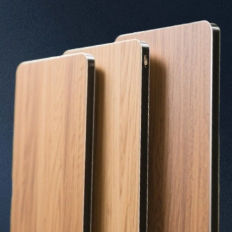 Panel Komposit Aluminium PVDF Ketebalan 4-7mm dengan Panjang Mesin 2,44m dan Dimensi 1,22*2,44m untuk Dinding Tirai